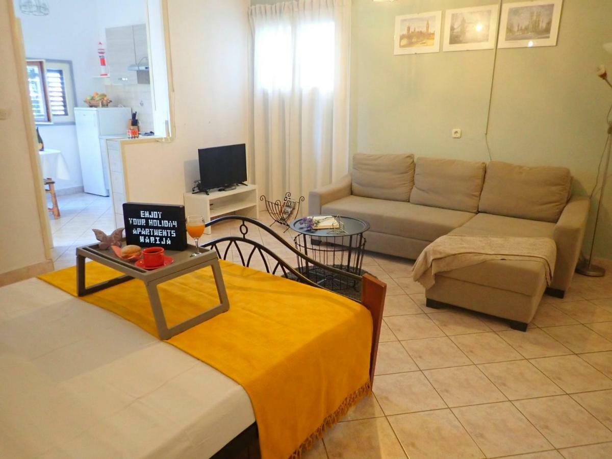 Apartments Marija Karlobag Extérieur photo