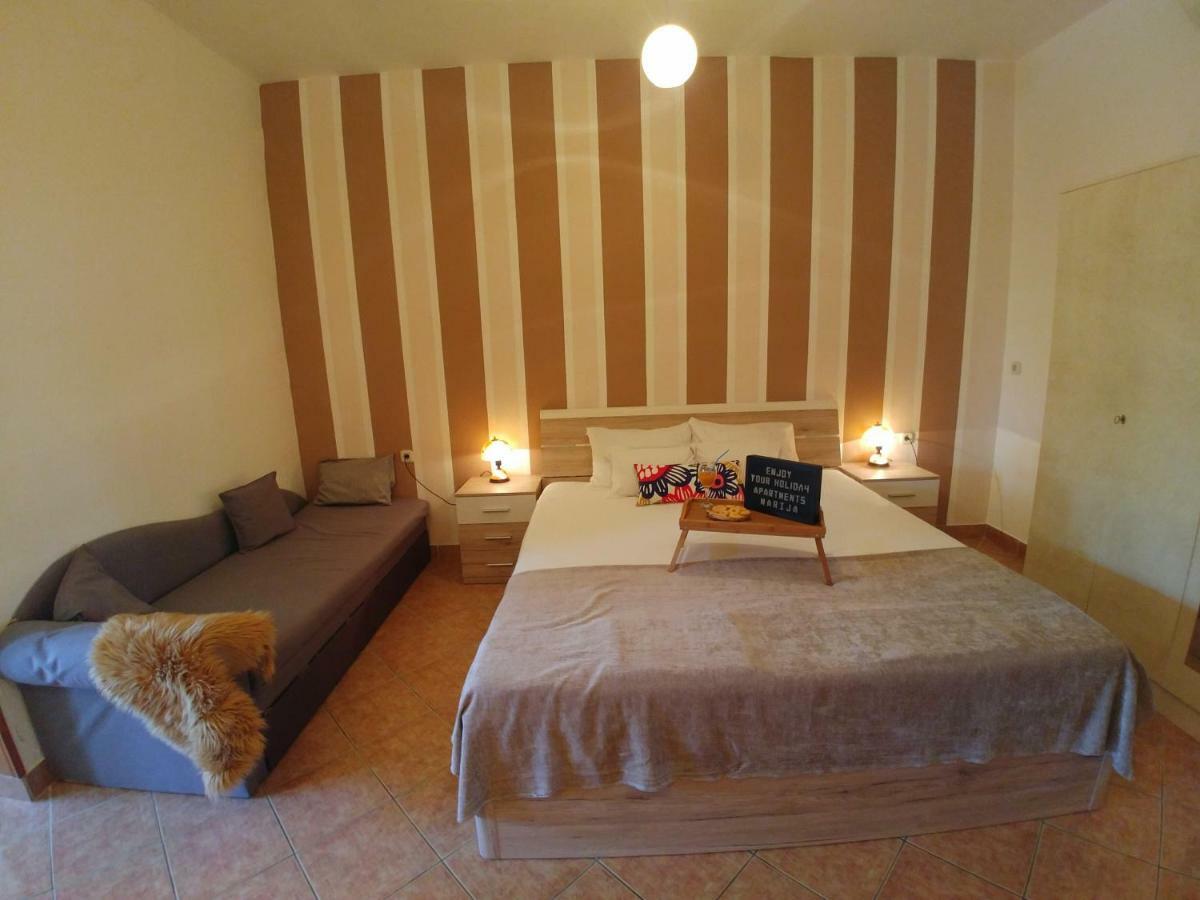 Apartments Marija Karlobag Extérieur photo